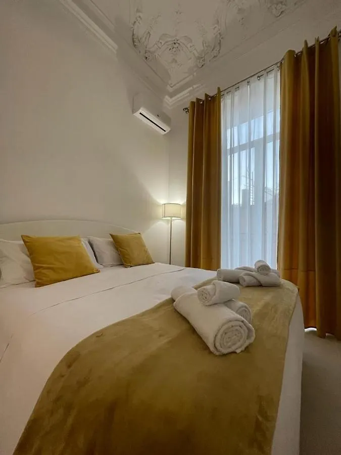 Bed and Breakfast Cutelli Gold Aeroporto di Catania Fontana Rossa 0*,  Italia